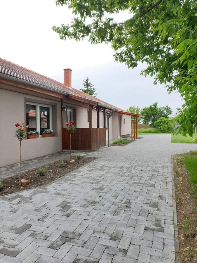 Kajari Apartmanhaz Balatonfőkajár Екстериор снимка