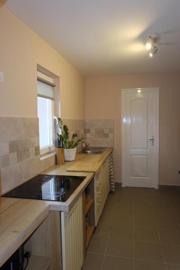 Kajari Apartmanhaz Balatonfőkajár Екстериор снимка